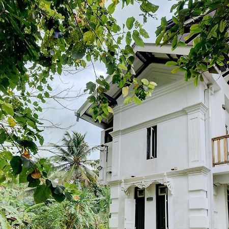 Watu House Hotel Zuid-Dikwella Buitenkant foto